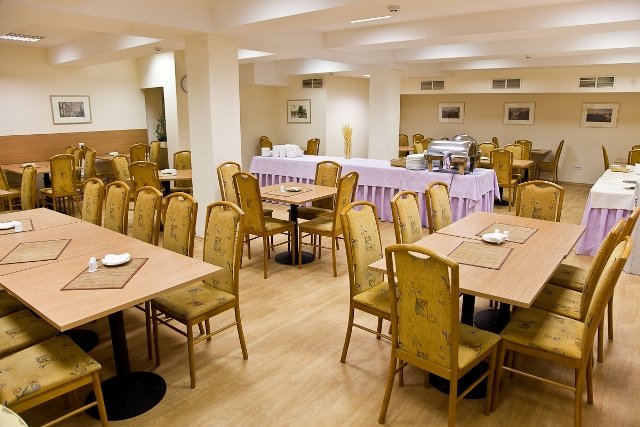 Ecotel Vilnius breakfast room